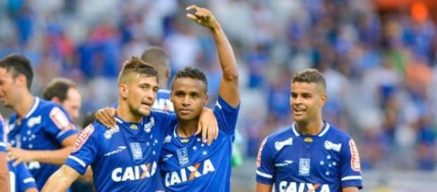 Cruzeiro vence rival no Horto e fica bem na tabela Cruzeiro vence rival no Horto e fica bem na tabela