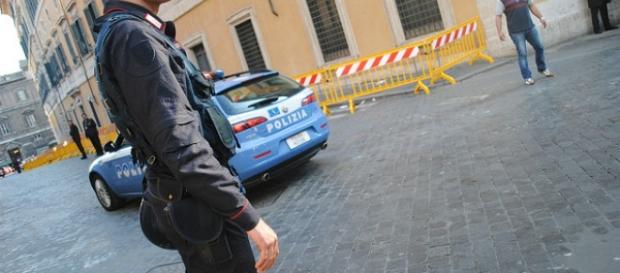 Le forze dell'ordine hanno arrestato un Algerino. Le forze dell'ordine hanno arrestato un Algerino.