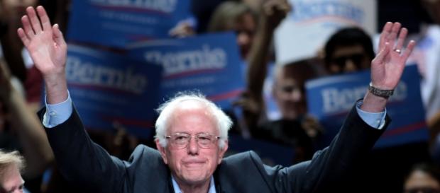 Bernie Sanders durante uma congregação de apoiantes no Arizona, em 2015. Bernie Sanders durante uma congregação de apoiantes no Arizona, em 2015.