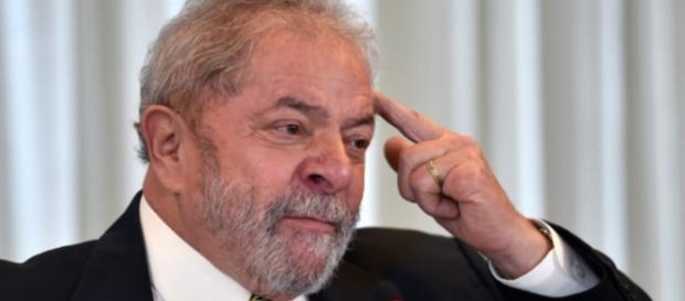 Lula dá entrevista à imprensa internacional Lula dá entrevista à imprensa internacional