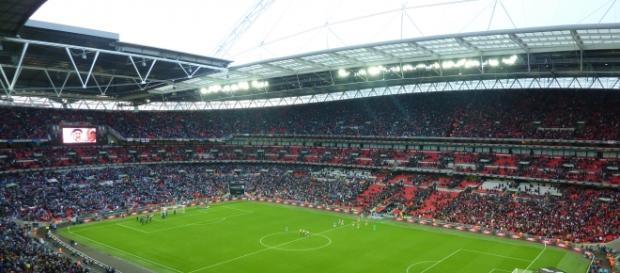 O Estádio de Wembley recebeu a final da Liga dos Campeões de 2013, entre o Bayern de Munique e o Borussia Dortmund. O Estádio de Wembley recebeu a final da Liga dos Campeões de 2013, entre o Bayern de Munique e o Borussia Dortmund.