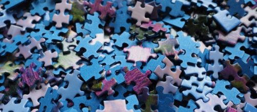 Por la complejidad del diagnóstico, se asocia al autismo con un puzzle.