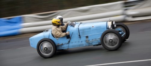 Une bien belle Bugatti dans l'épingle du Faye