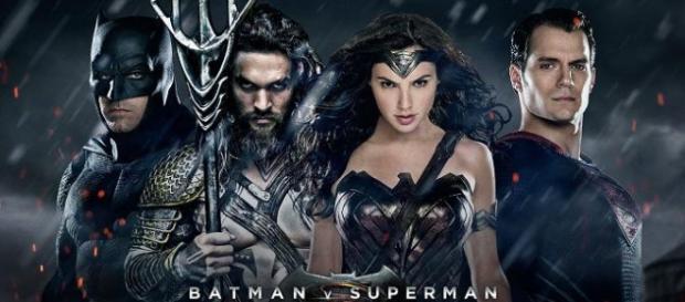 'Batman v Superman' va por 'Avengers: Age of Ultron' 'Batman v Superman' va por 'Avengers: Age of Ultron'
