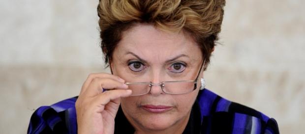 Grande maioria pede o afastamento de Dilma Rousseff atendendo ao clamor social Grande maioria pede o afastamento de Dilma Rousseff atendendo ao clamor social
