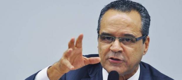 Henrique Alves deixa o Turismo Henrique Alves deixa o Turismo