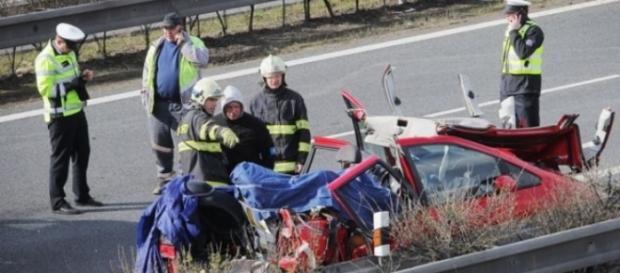 Patru români au murit și alți trei au fost răniți în Cehia Patru români au murit și alți trei au fost răniți în Cehia