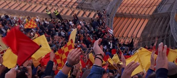 Si aspetta il pubblico delle grandi occasioni al "Via del mare". Si aspetta il pubblico delle grandi occasioni al "Via del mare".
