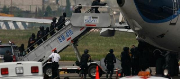 Un avion a fost deturnat de un sinucigaş Un avion a fost deturnat de un sinucigaş