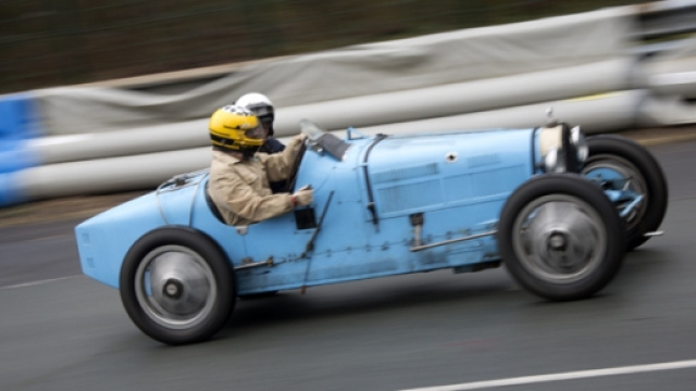 Une bien belle Bugatti dans l'épingle du Faye