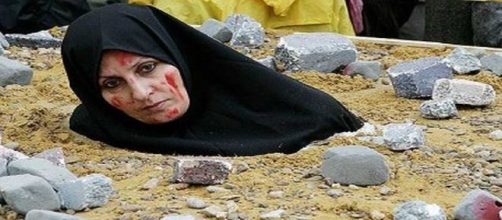 ISLAM, la lapidazione di una donna