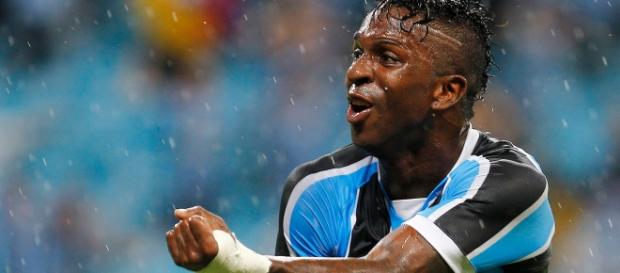 Em sua arena, Grêmio goleia LDU por 4x0 Em sua arena, Grêmio goleia LDU por 4x0