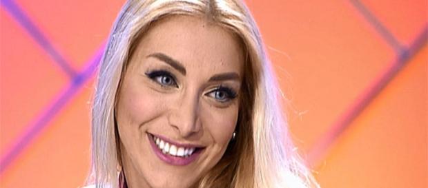 Se busca sustituta a Elisa en MYHYV. Se busca sustituta a Elisa en MYHYV.