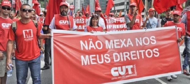CUT reage ao projeto que "fere direitos" do servidor CUT reage ao projeto que "fere direitos" do servidor