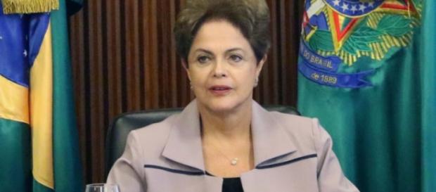 Dilma autoriza iberação de verbas diante do quadro político grave Dilma autoriza iberação de verbas diante do quadro político grave