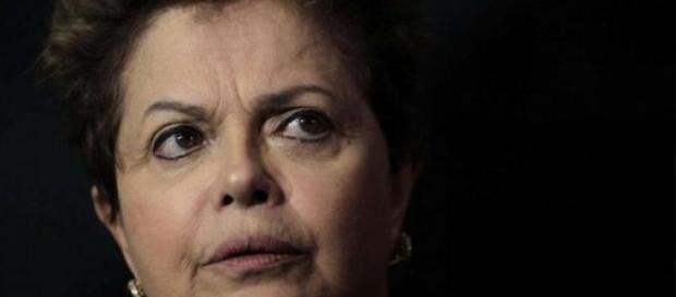Governo Dilma continua com baixíssima popularidade e risco de impeachment aumenta Governo Dilma continua com baixíssima popularidade e risco de impeachment aumenta