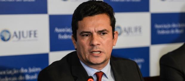 Juiz Sérgio Moro discursando em seminário Juiz Sérgio Moro discursando em seminário
