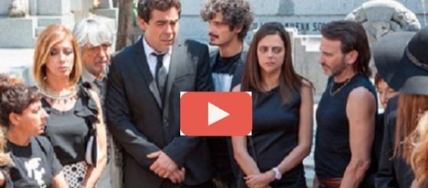 Momento del entierro de uno de los vecinos Momento del entierro de uno de los vecinos