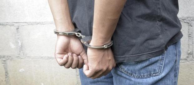 momentos previos de su detención con las esposas momentos previos de su detención con las esposas