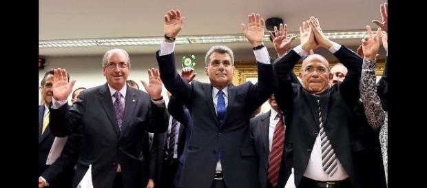 PMDB comemorando rompimento com o governo Dilma PMDB comemorando rompimento com o governo Dilma