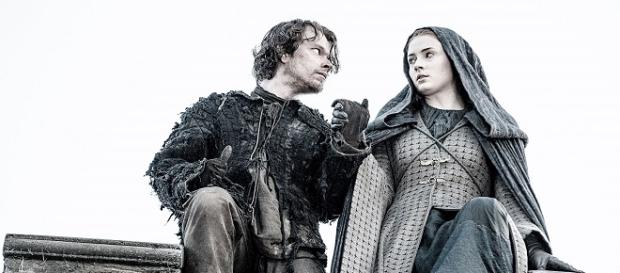 Theon y Sansa en el momento de saltar el muro de Invernalia Theon y Sansa en el momento de saltar el muro de Invernalia