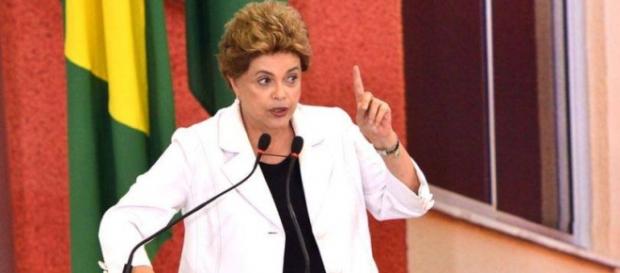 Dilma diz que processo de impeachment da Câmara é golpista Dilma diz que processo de impeachment da Câmara é golpista