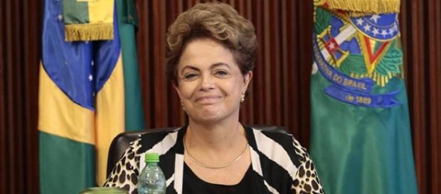 Dilma oferece dinheiro em forma de verbas contra impeachment Dilma oferece dinheiro em forma de verbas contra impeachment