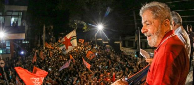 'Faça democracia, não faça golpe', pede Lula (Foto: Ricardo Stuckert/Instituto Lula) 'Faça democracia, não faça golpe', pede Lula (Foto: Ricardo Stuckert/Instituto Lula)