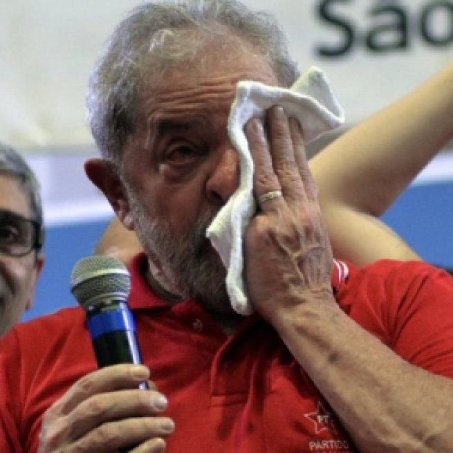 Lula da Silva llora en conferencia de prensa