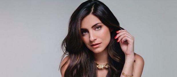 Ana Brenda é muito apegada a sua família. Ana Brenda é muito apegada a sua família.