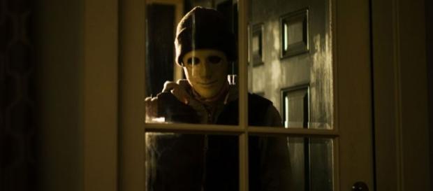 Hush ist ein amerikanischer Invasions-Horrorfilm Hush ist ein amerikanischer Invasions-Horrorfilm