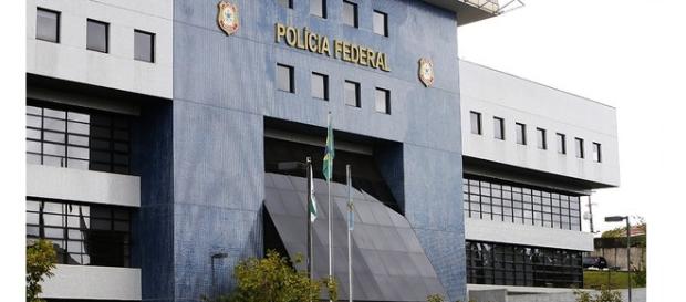 Lula é levado pela PF para depor Lula é levado pela PF para depor