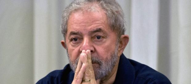 Lula é levado pela Polícia Federal Lula é levado pela Polícia Federal
