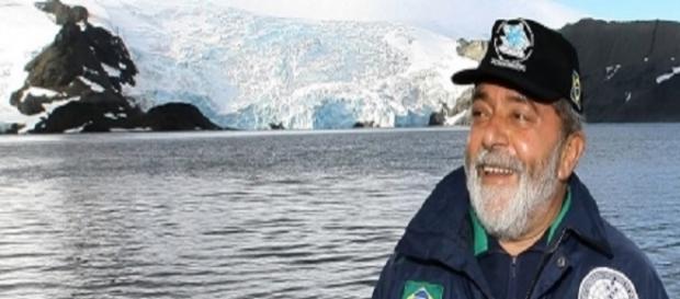 Mandato sendo cumprido na casa de Lula Mandato sendo cumprido na casa de Lula