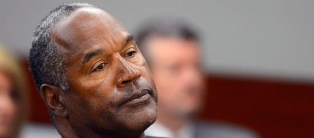 O . j simpson, spunta un coltello O . j simpson, spunta un coltello