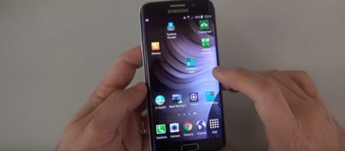 Samsung S6 edge tra le mani di Andrea Galeazzi