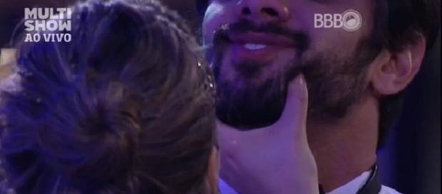 Ana Paula agrediu o participante Renan no BBB16. Ana Paula agrediu o participante Renan no BBB16.
