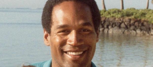 Il footballer americano O.J. Simpson. Il footballer americano O.J. Simpson.