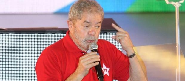 Lula em discurso no Sindicatos dos Bancários Lula em discurso no Sindicatos dos Bancários