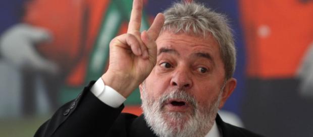 Lula em discurso para militantes do PT Lula em discurso para militantes do PT