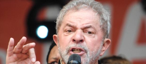 Lula pretende ser candidato a presidente em 2018 Lula pretende ser candidato a presidente em 2018