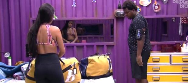 Munik e Ronan fazem mala de Ana (Reprodução) Munik e Ronan fazem mala de Ana (Reprodução)