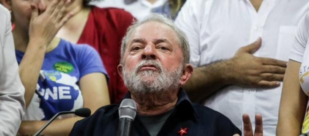 Vídeo de deputada flagra Lula bravo com processo Vídeo de deputada flagra Lula bravo com processo