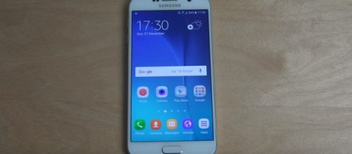 Samsung S6 (nella foto la versione flat)