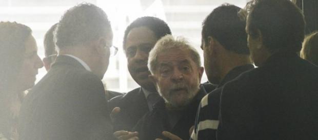 Lula disse que só sairia algemado, segundo PF Lula disse que só sairia algemado, segundo PF