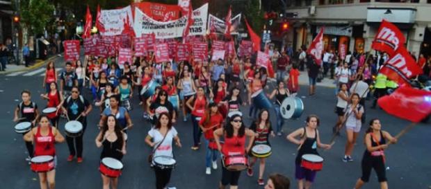 Mujeres peleando por sus derechos Mujeres peleando por sus derechos