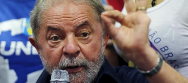 Defesa argumenta que Lula é uma 'vitima' Defesa argumenta que Lula é uma 'vitima'