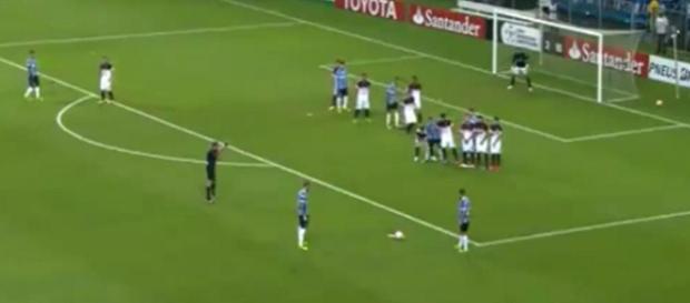 Fred marcou o único gol do Grêmio Fred marcou o único gol do Grêmio