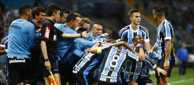 Grêmio respira por aparelhos na Primeira Liga Grêmio respira por aparelhos na Primeira Liga