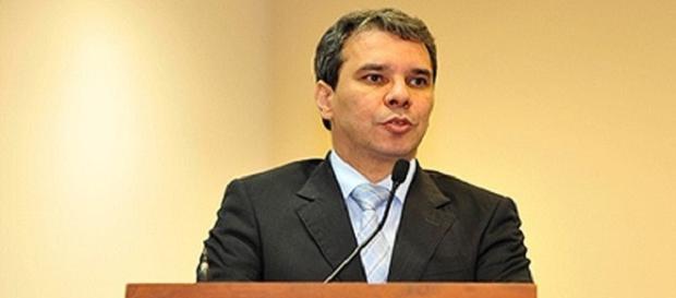 Liminar suspende nomeação de Ministro da Justiça Liminar suspende nomeação de Ministro da Justiça